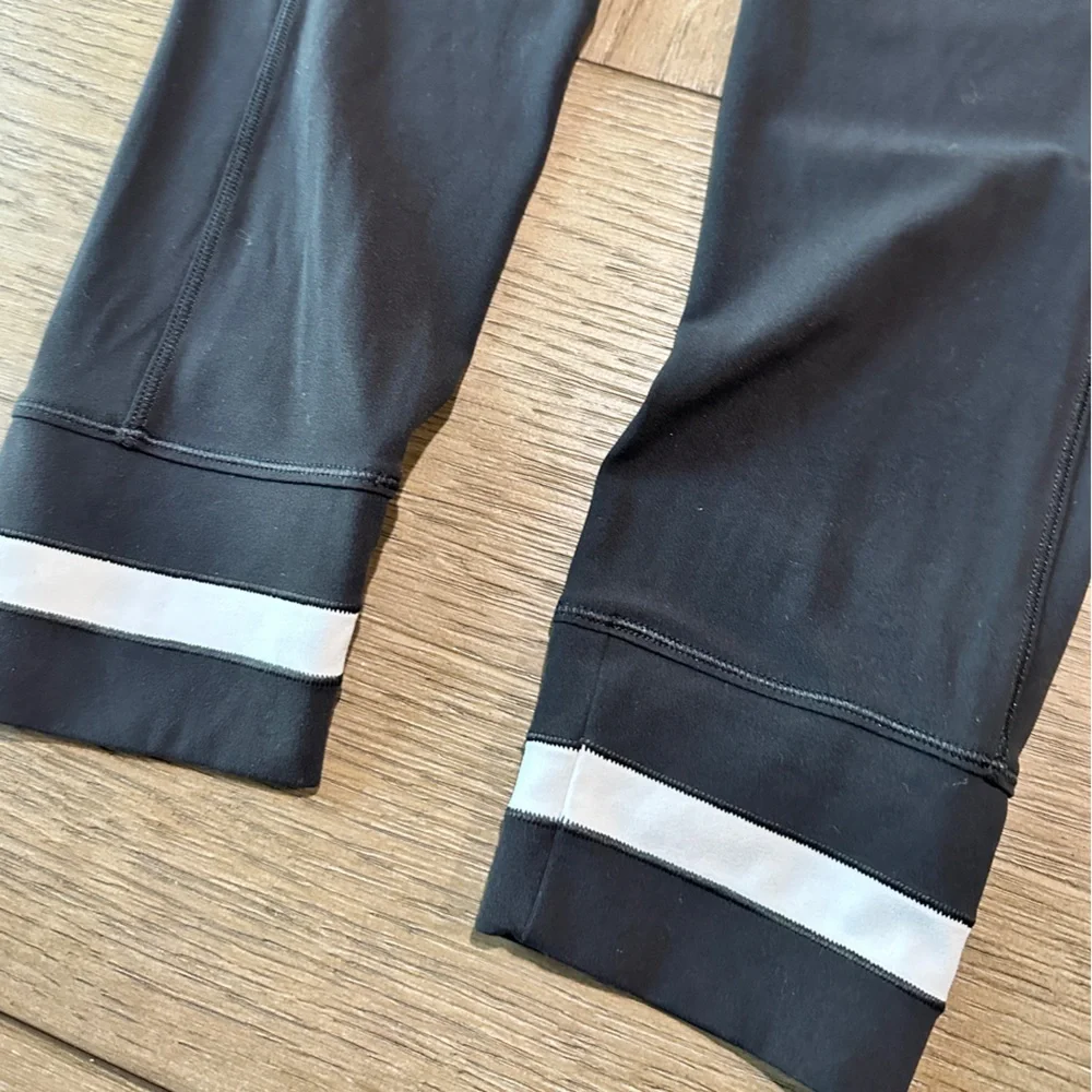 Athleta Salutation Stash Colorblock 7/8 Tight Size PS Black/White - Picture 10 of 11